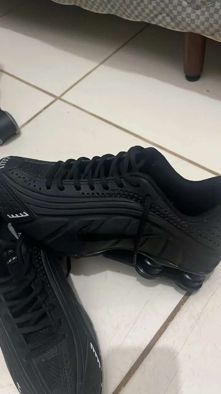 Nike Shox R4 Preto pra sair rápido Nunca usado
