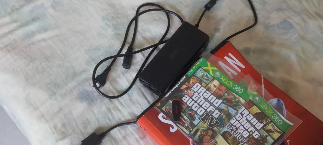 XBOX 360 COM JOGOS/ COM DEFEITO