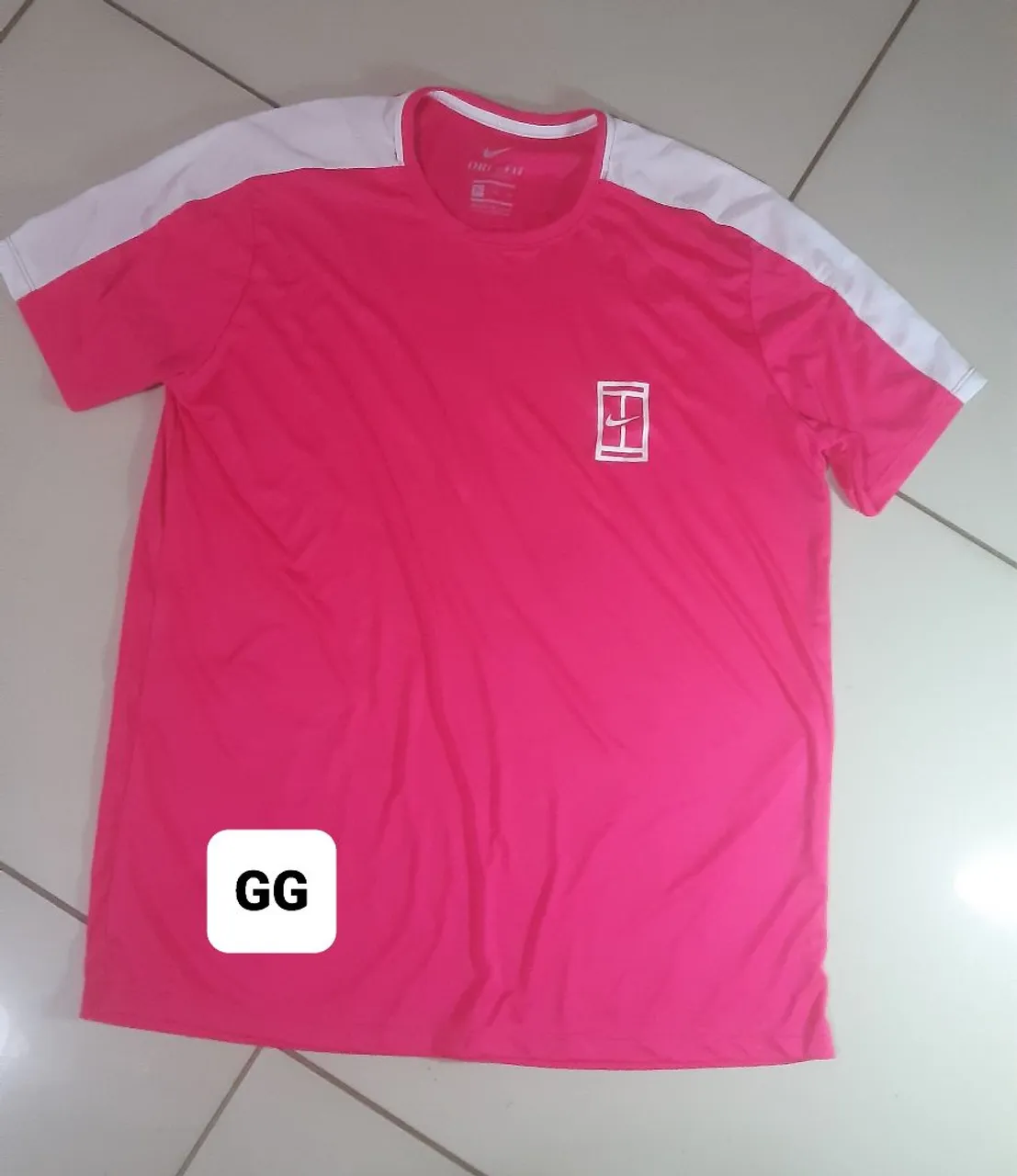 Várias camisetas dryfit  e bermuda