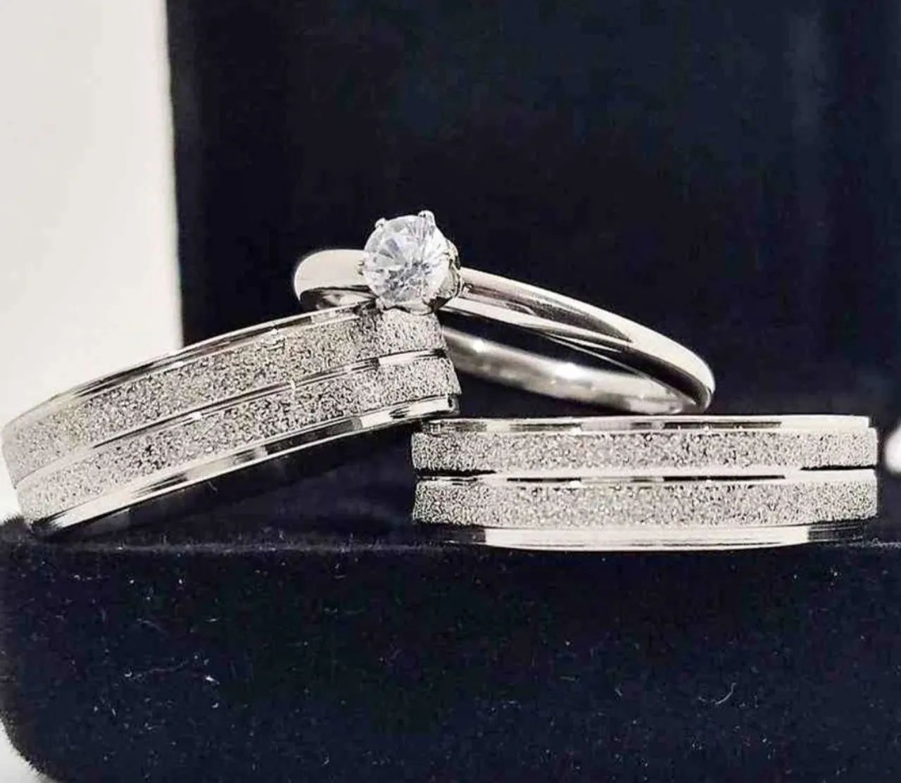 Par alianças 6mm  modelo diamantado brilho  - Foto 2