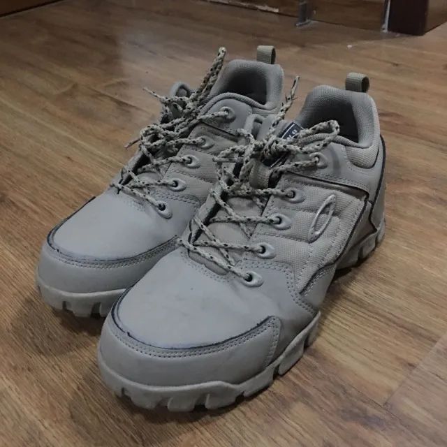OPORTUNIDADE! BOTA OAKLEY FLAK LOW REFLETIVA