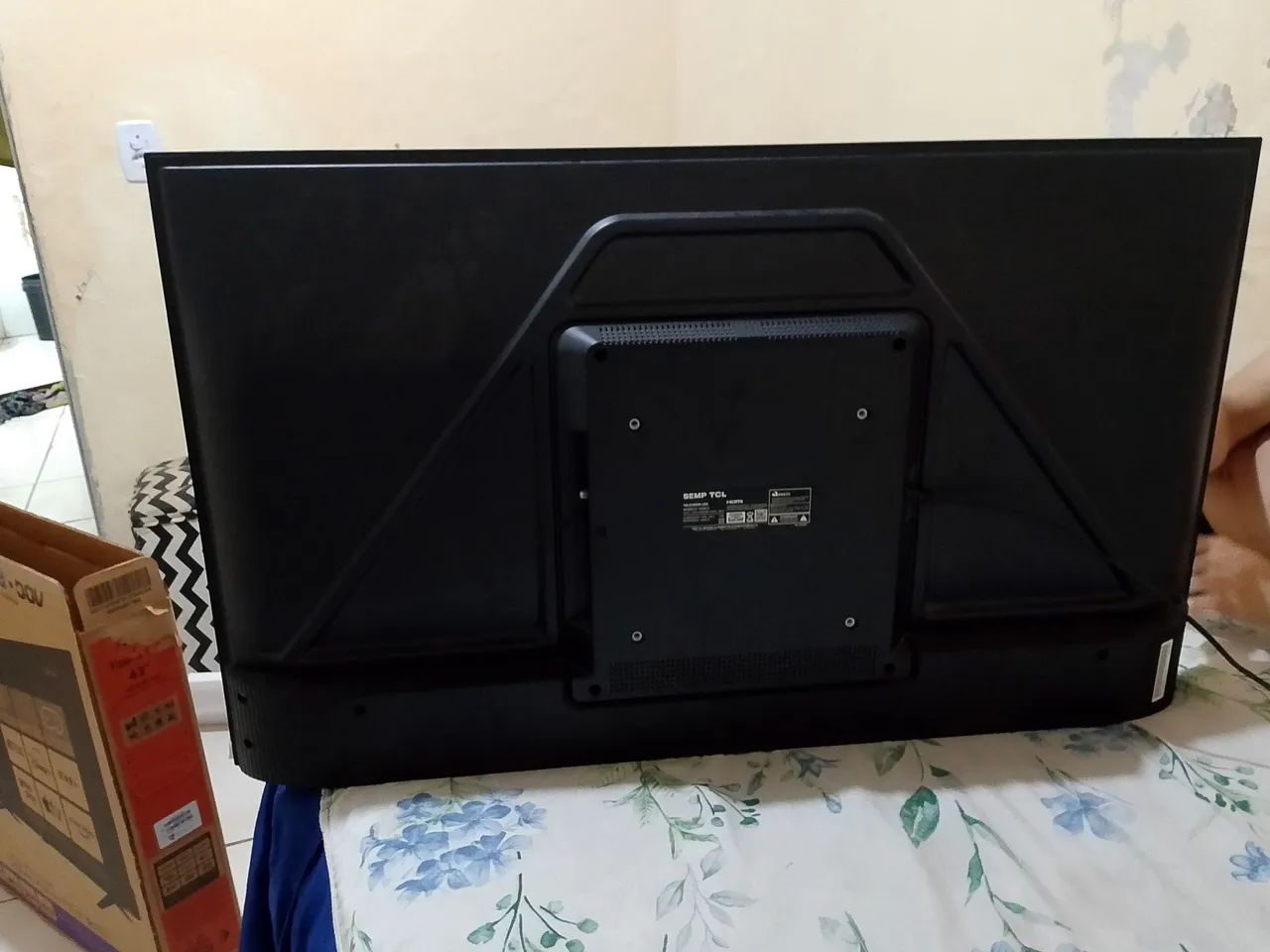 Tv quebrada preço a negocia - Foto 2