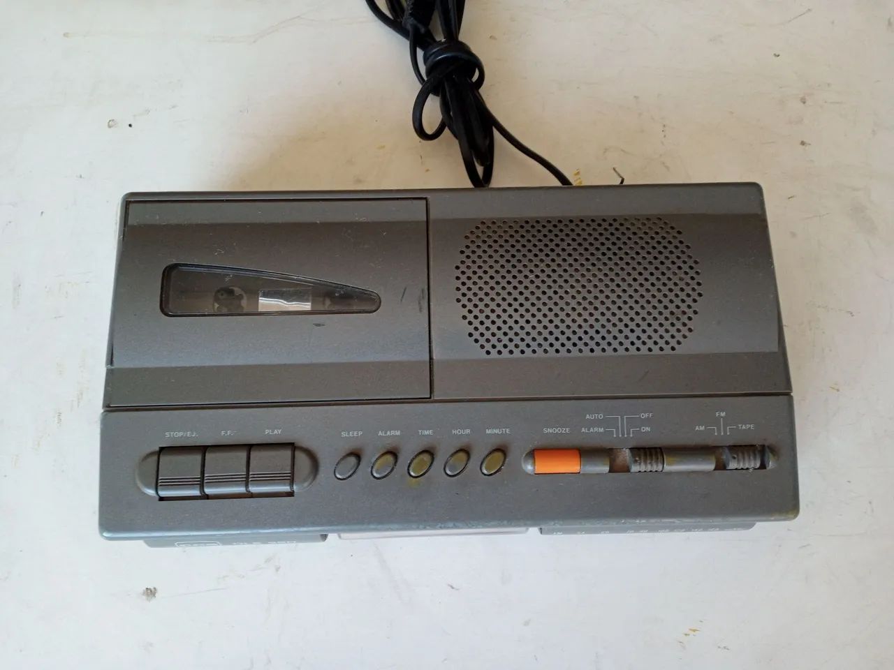 Rádio Relógio CCE DLE-980 - Foto 2