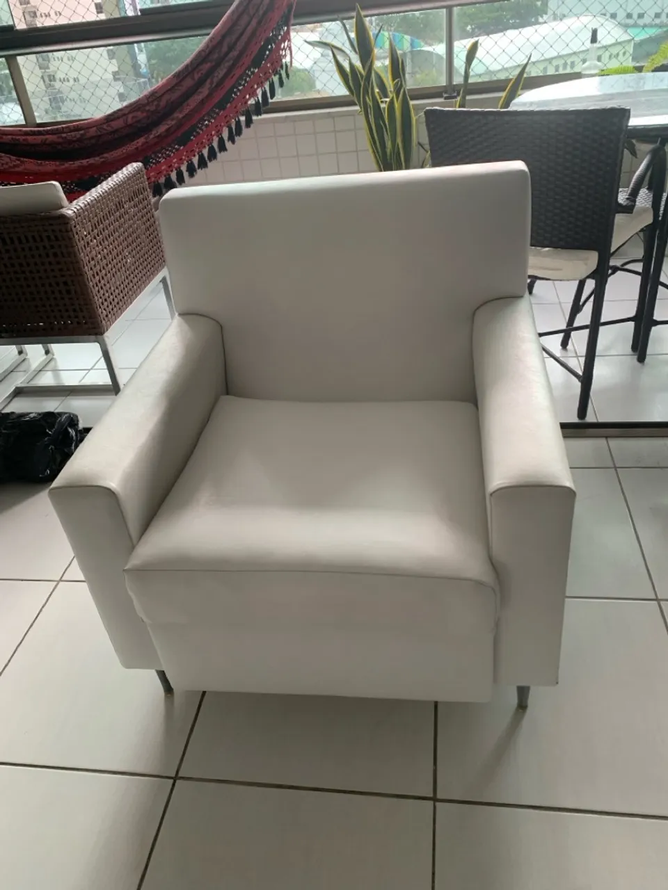 Poltrona branca moderna