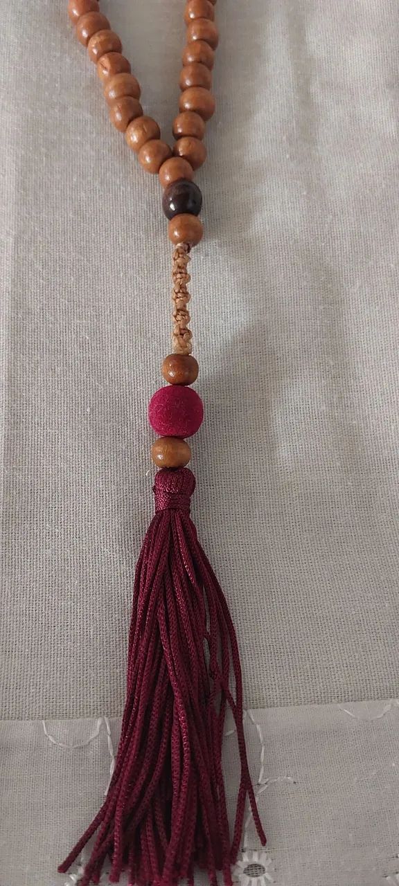 Colar de 108 contas de madeira com tassel - Foto 2