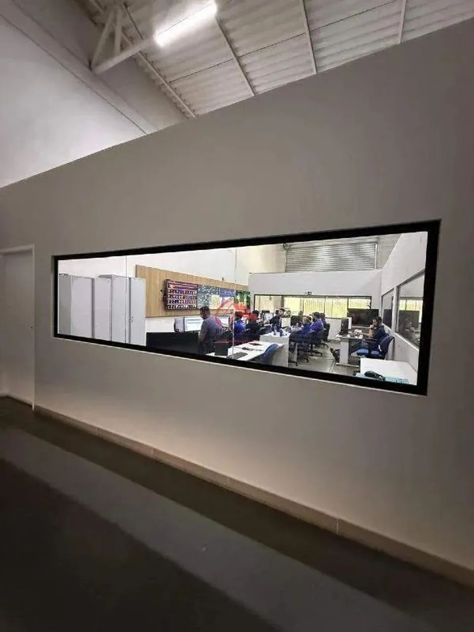 Galpão Comercial com 330m² e 8 Vagas - Parque das Laranjeiras - Foto 2