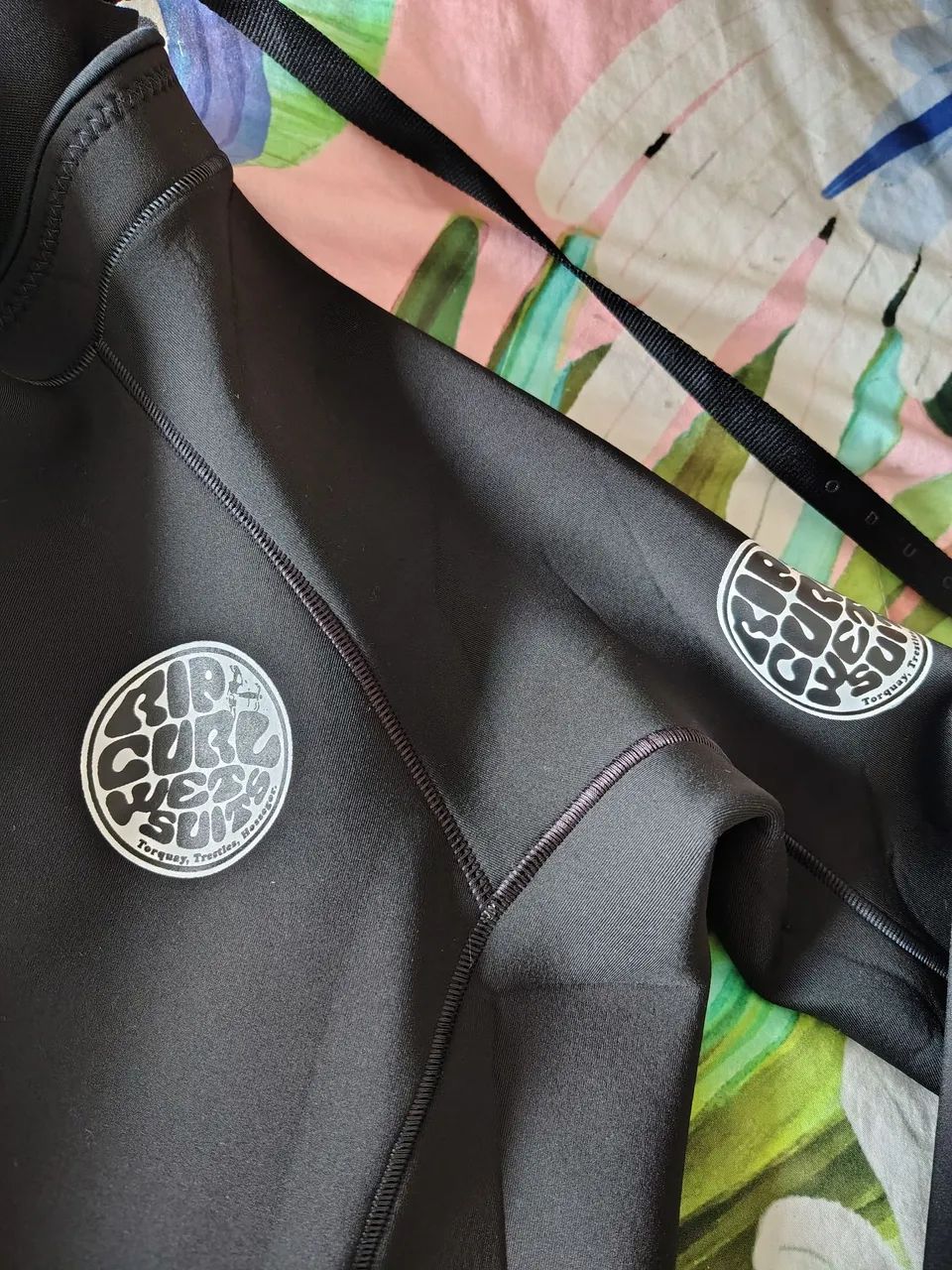 NOVO maiô manga longa neoprene Rip Curl 1,5mm tamanho 6 - Foto 3