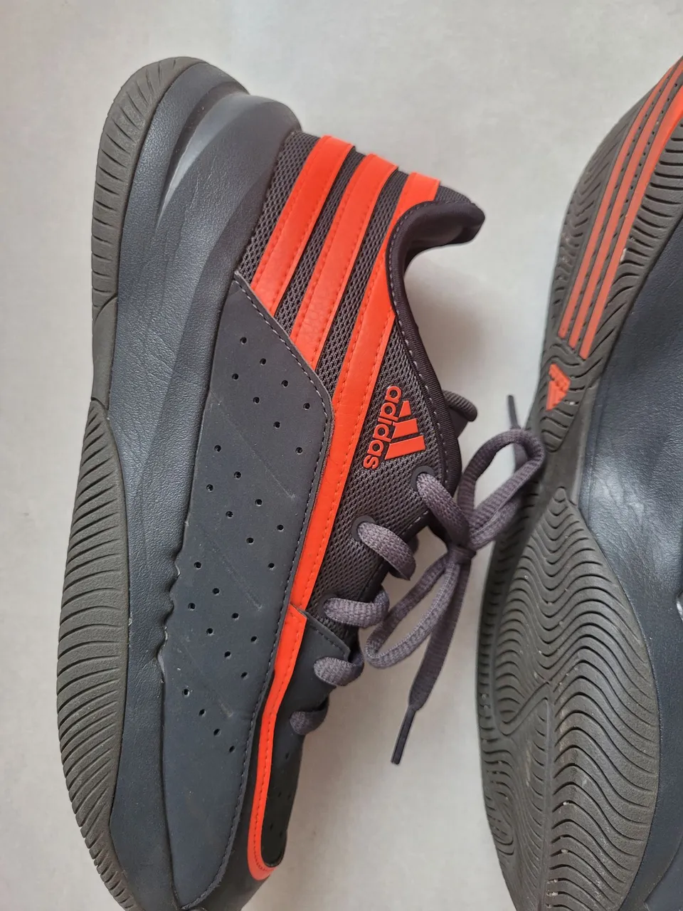 2 tenis Adidas - Tênis Masculino Preto e Laranja