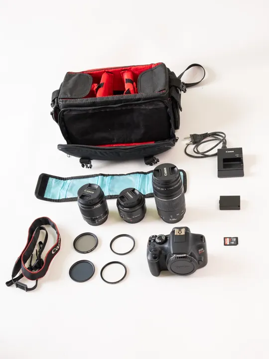 Kit com câmera T6 e 3 lentes (vendo separado)