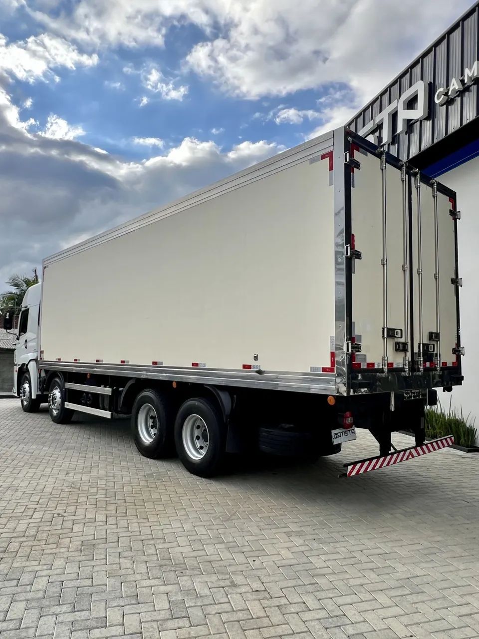VW 30-330 8x2 2021 Baú 8.5m Máquina ThermoKing -20Cº - Foto 6
