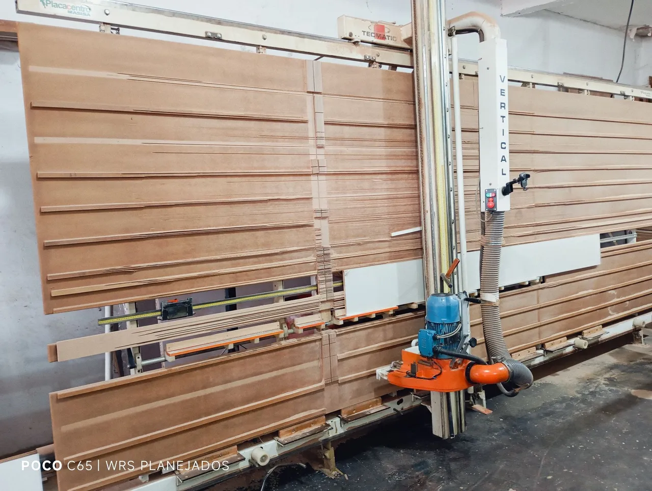 Serra Vertical Tecmatic ACM e MDF. Agililida para sua marcenaria.