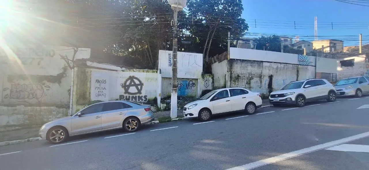 Imóvel para venda tem 700 metros quadrados em Centro - Maceió - AL