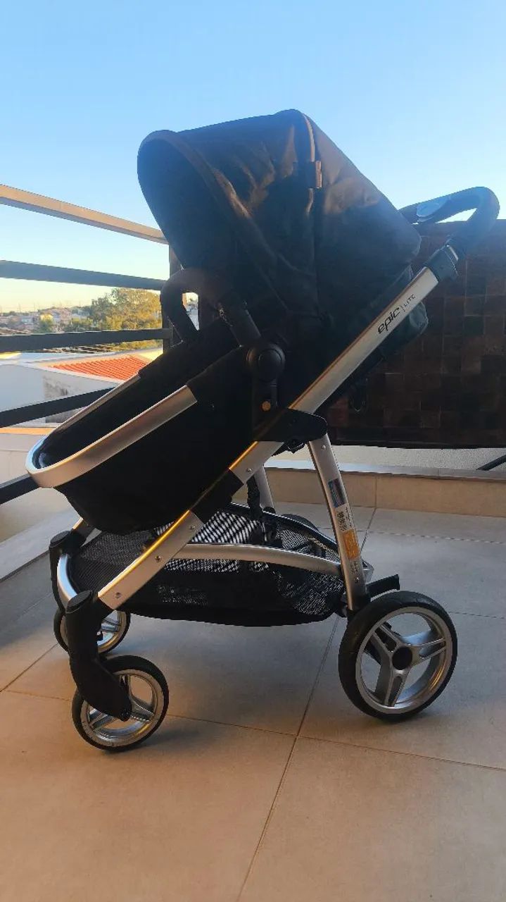 Carrinho de bebe com bebê conforto 