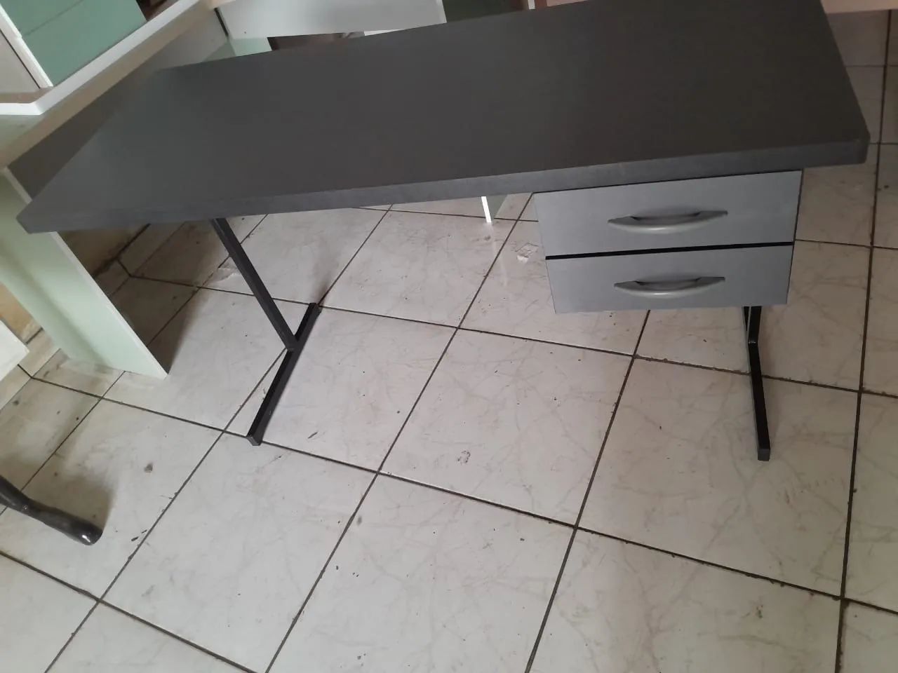 mesa cinza chumbo reta nova