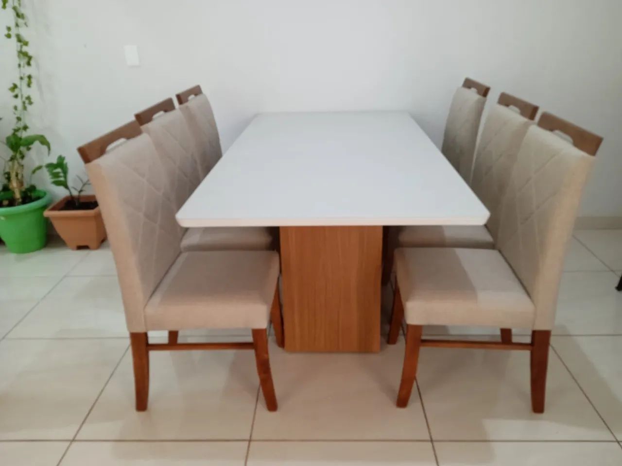 Mesa na laka e com cadeiras de madeira maciça para 6 pessoas  - Foto 2