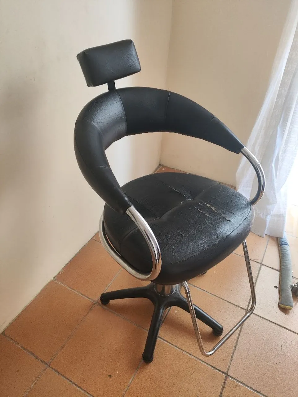 Cadeira Giratória com Encosto e Apoio de Cabeça
