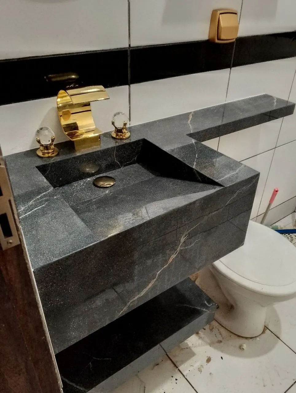 "pia de porcelanato preto" - Cubas e Pias no Brasil
