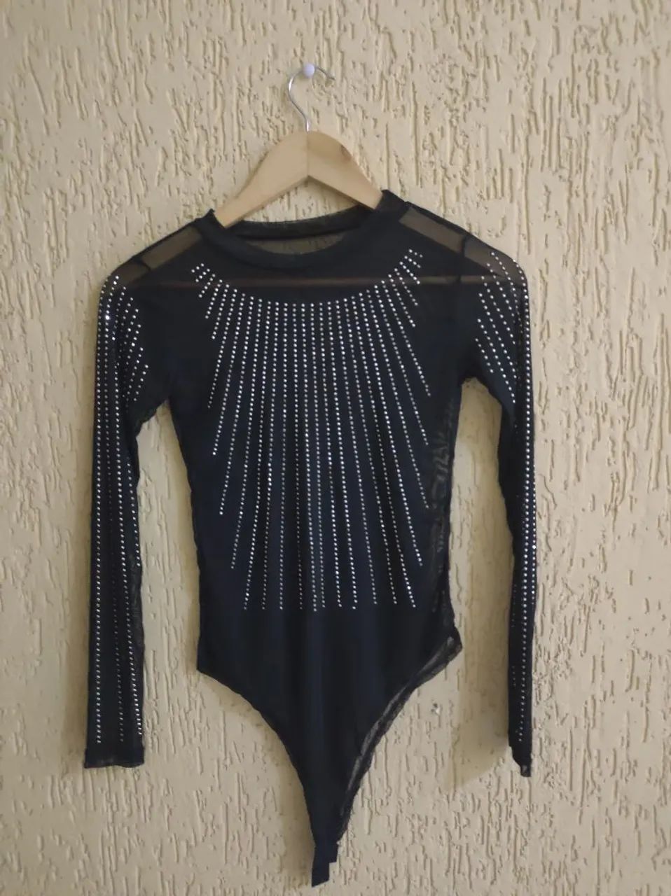 Body em tule preto com pedrarias