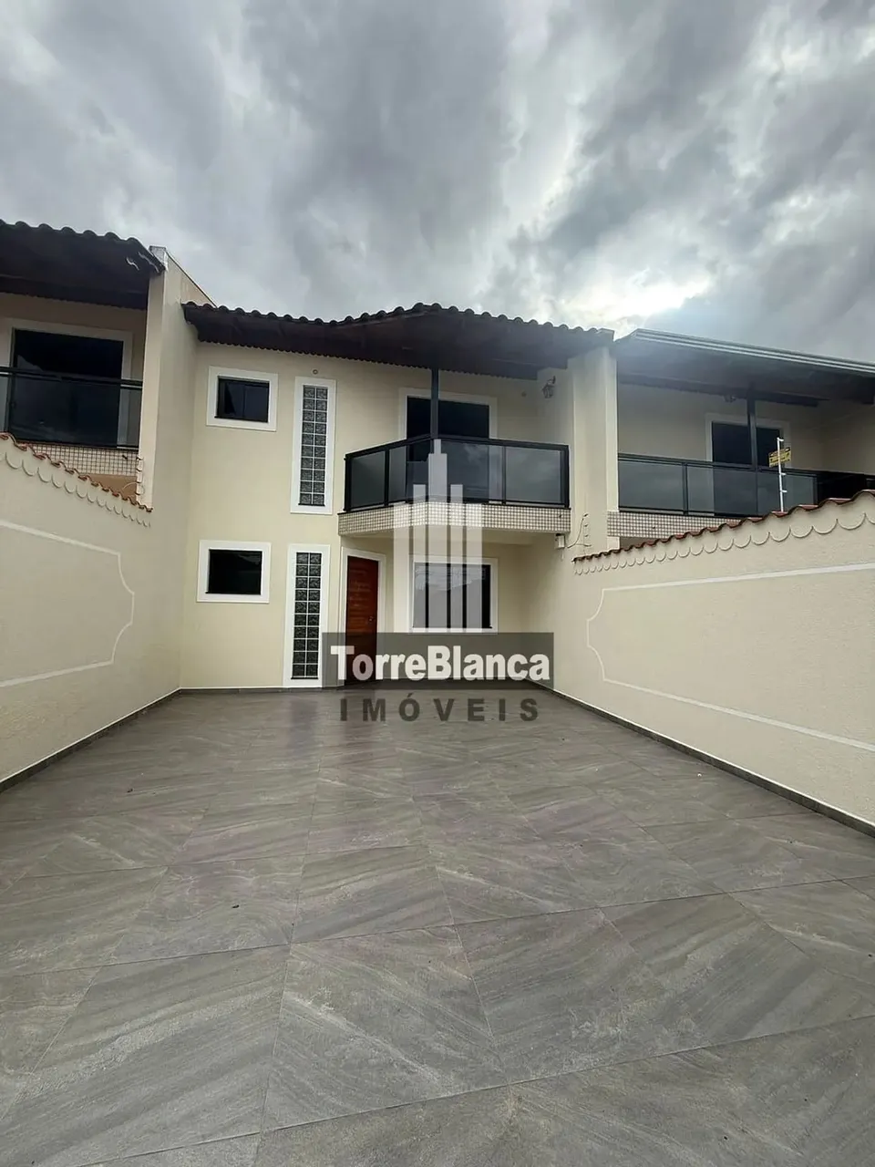 Sobrado para Locação, 3 quartos sendo 1 suíte, Área externa com churrasqueira, 95 m², Próx