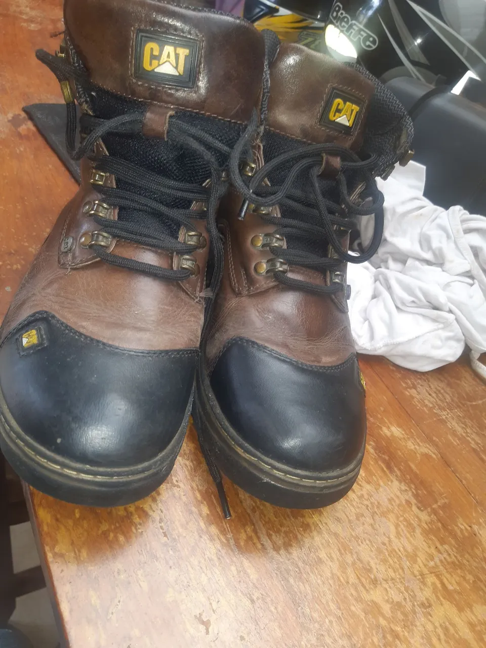 Botas Caterpillar Marrom