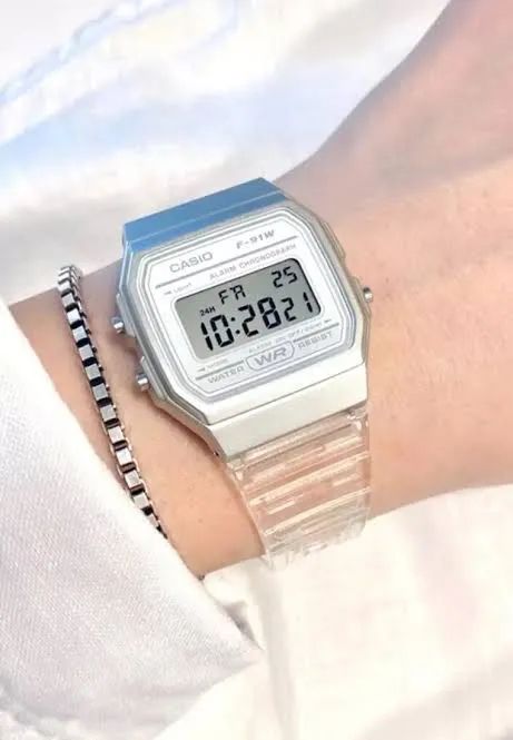 Relógio Casio feminino com pulseira transparente! Original na caixa! 