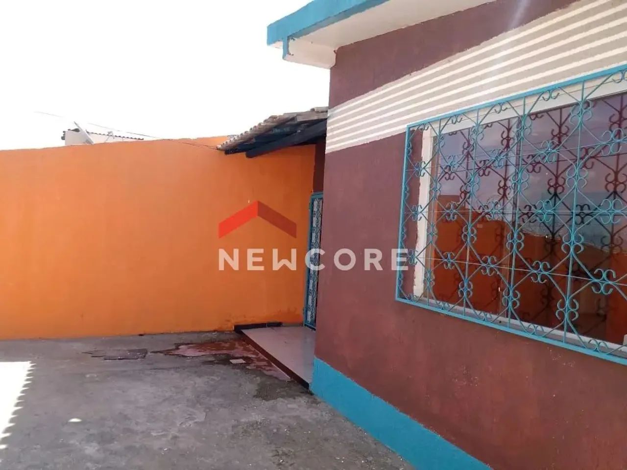 Casa em 9 - Santa Cecília - Esmeraldas/MG