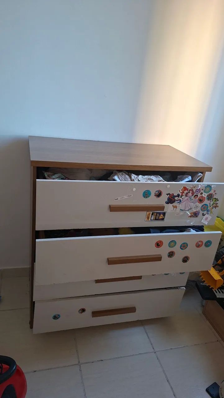 Vendo comoda grande 4 gavetas - Foto 3