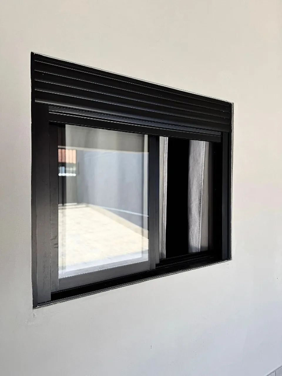 JANELAS PERSIANA - PRETO