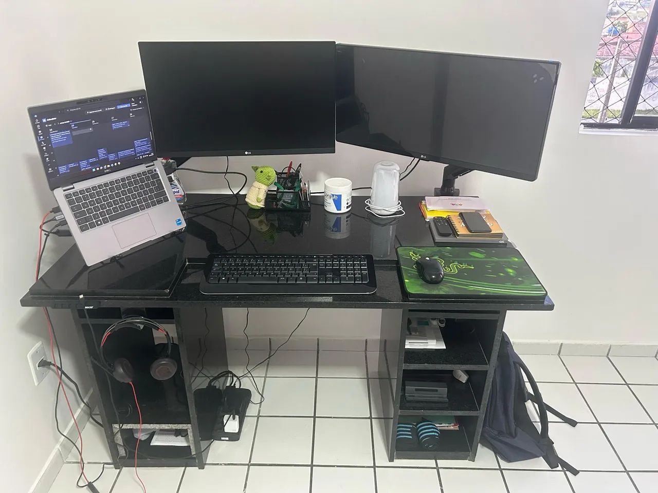 Mesa de escritório feita de  granito preto 