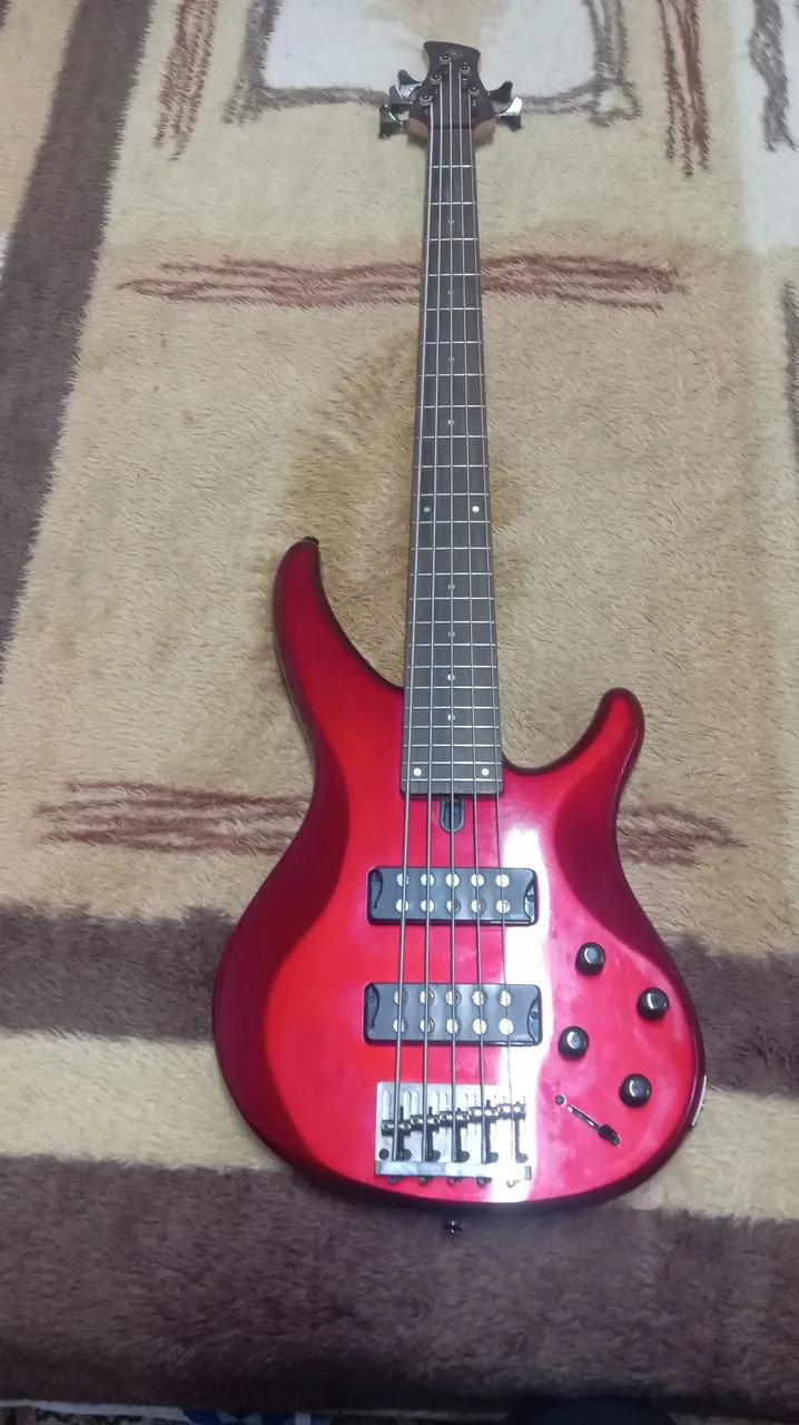 Baixo Yamaha TRB 350 ativo 5 cordas