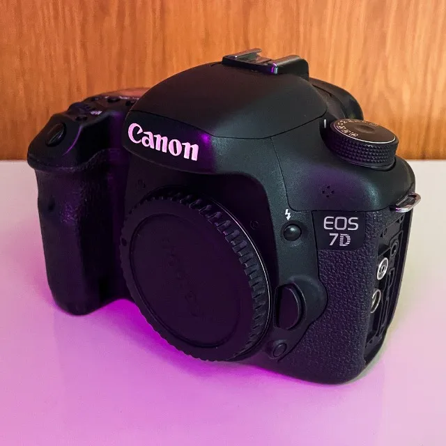 Câmera DSLR Canon EOS 7D