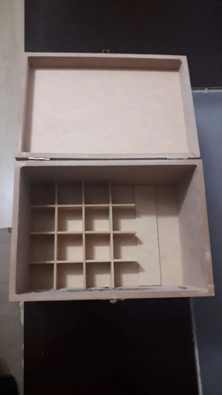 Caixa para esmalte com pequenas divisórias e gaveta em MDF nova - Foto 3