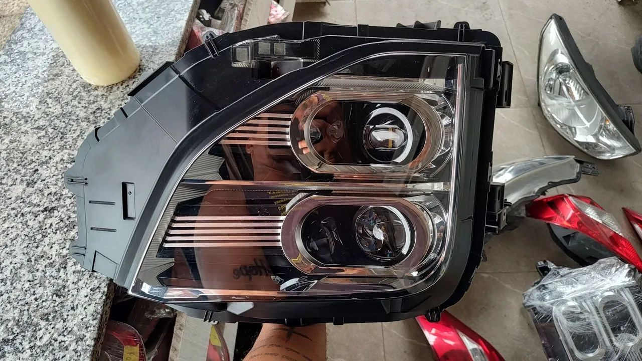 Farol da Mitsubishi Eclipse Cross