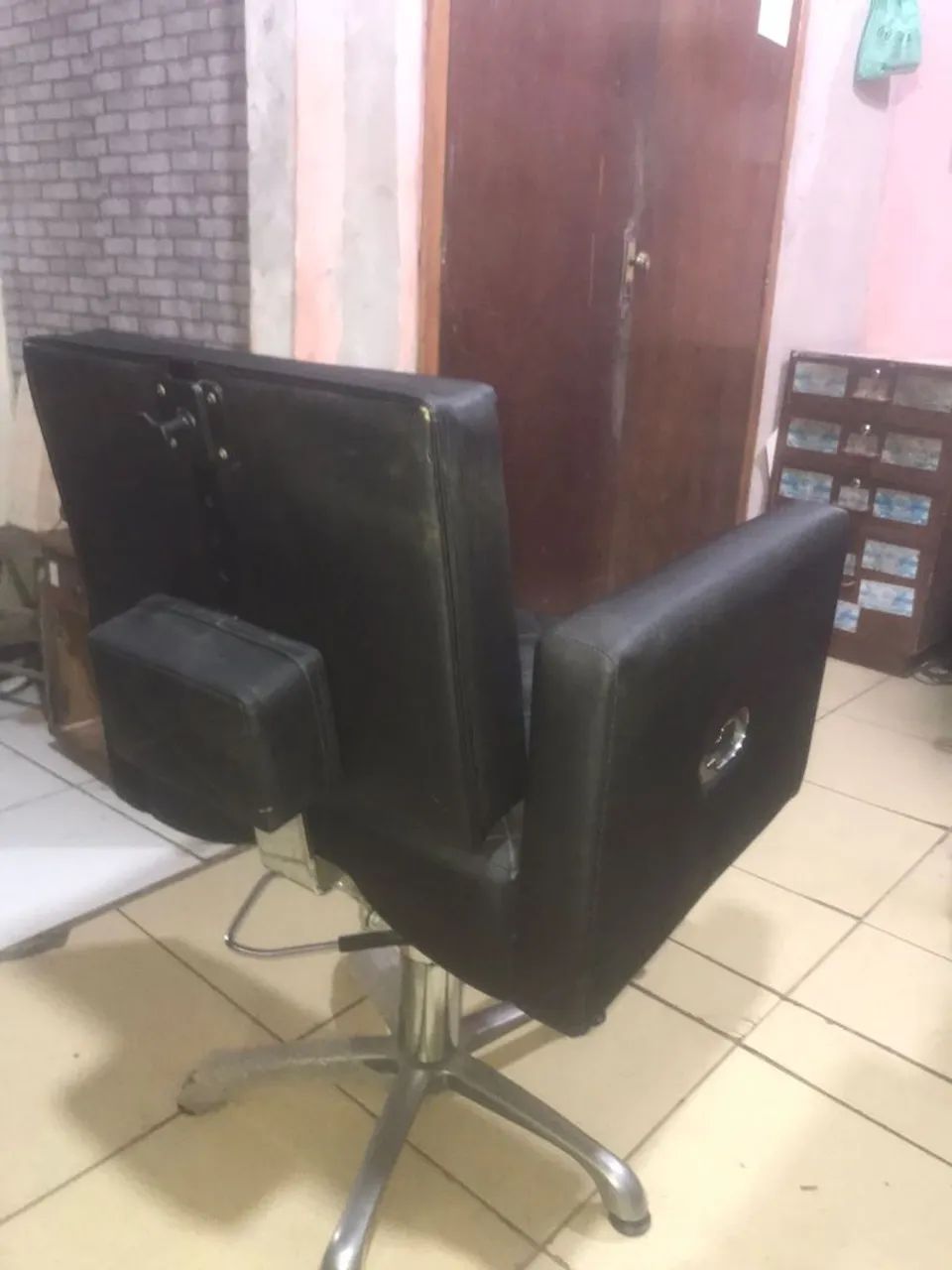 Poltrona Giratória para Salão ou barbearia.  - Foto 5