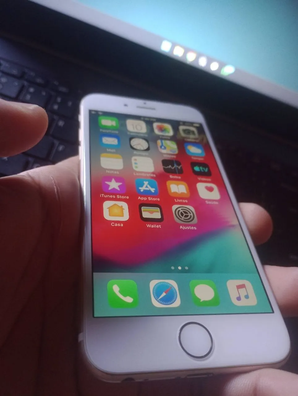 iPhone 6 dourado