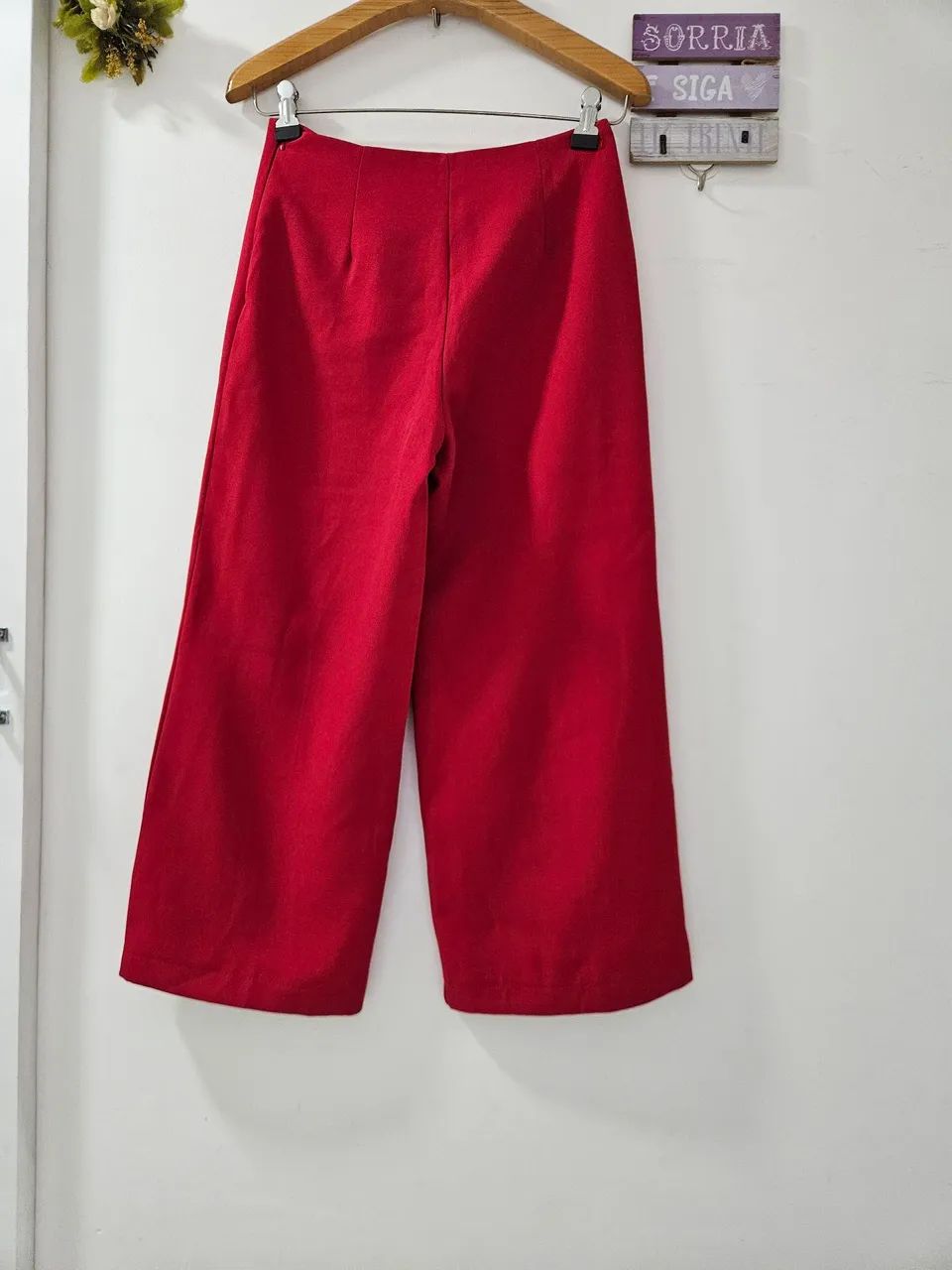 Calça vermelha estilo pantacourt - Foto 2