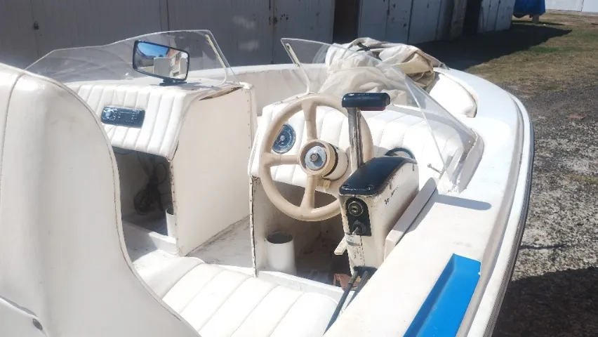 Lancha cassarino motor 135 HP