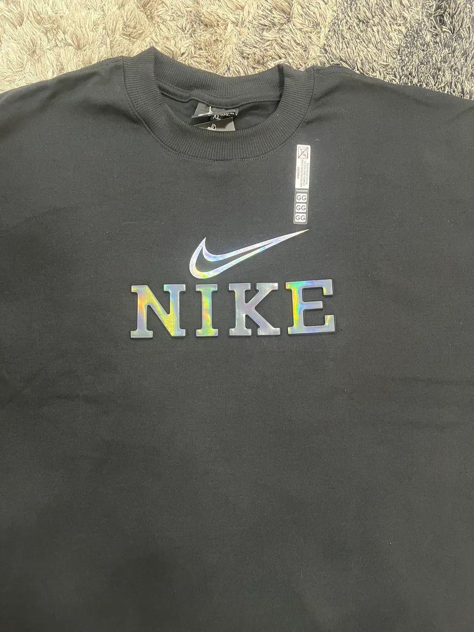 Camiseta Oversized Nike holográfica Malha Suedine Preta (GG) - Foto 2