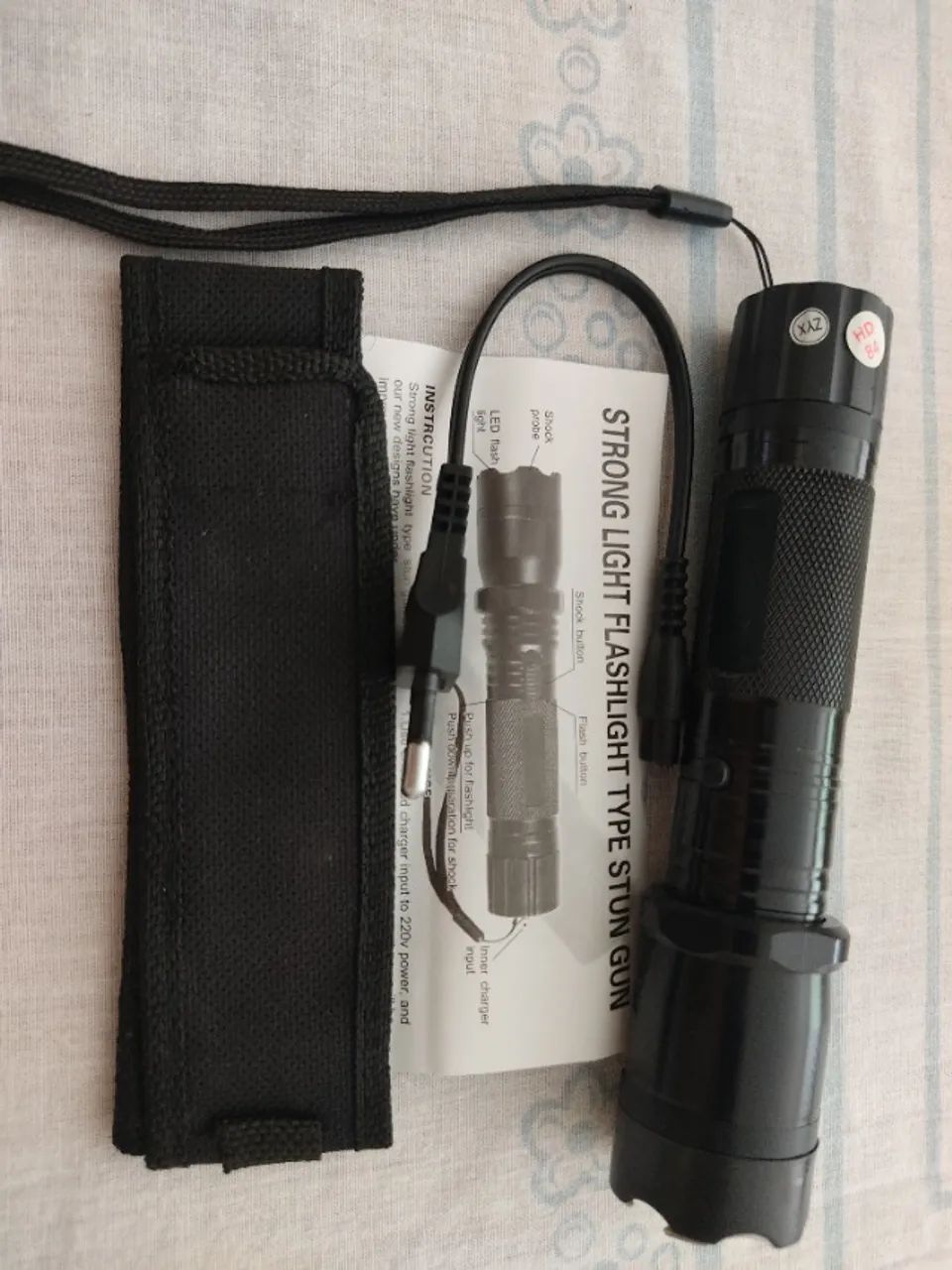 Lanterna iluminação prática e segurança integrada. - Foto 6