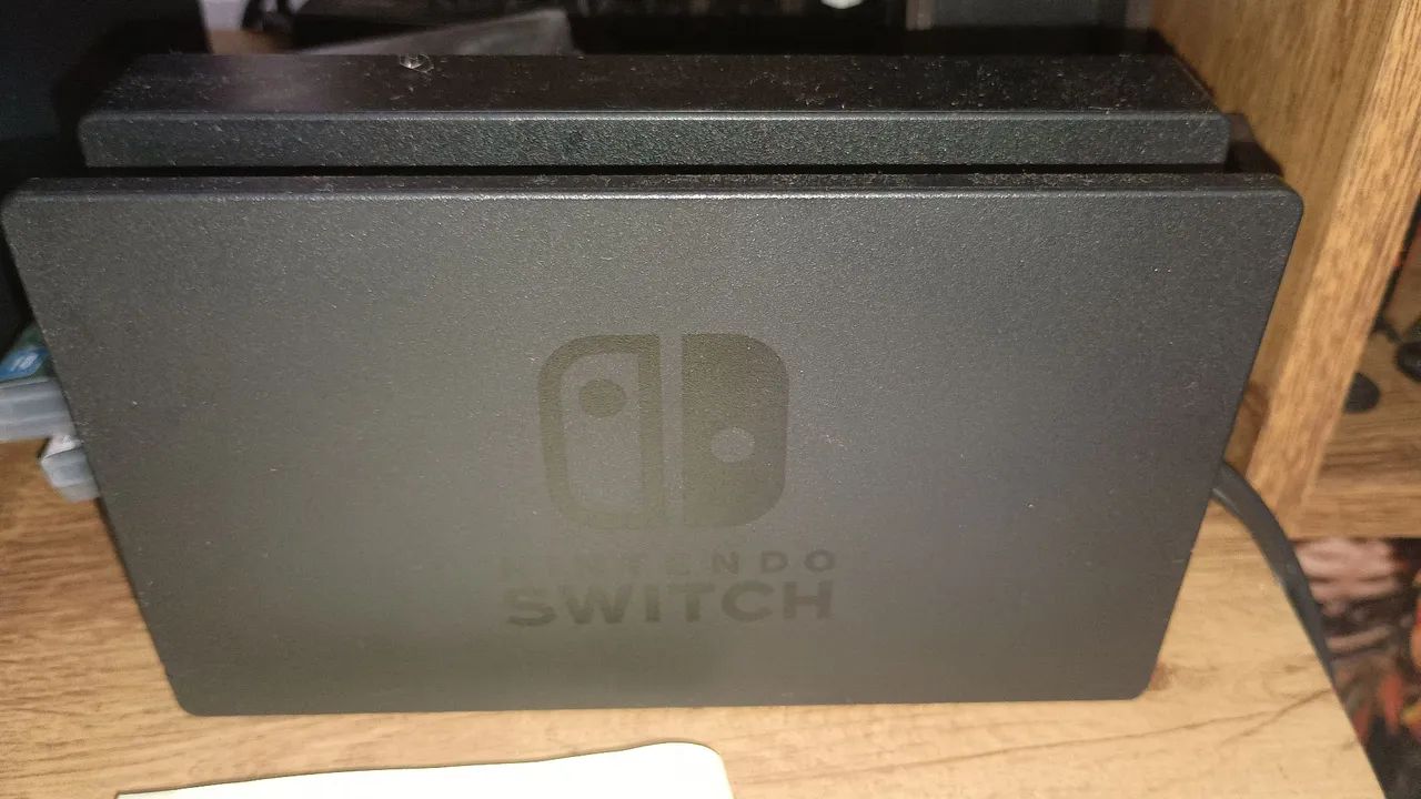 Nintendo Switch V1 unlockable + 2 games + accessories64318471863425122