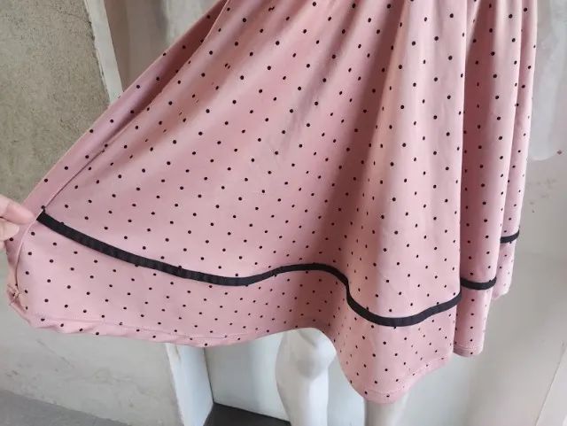 Vestido rosa com bolinhas pretas - Foto 3