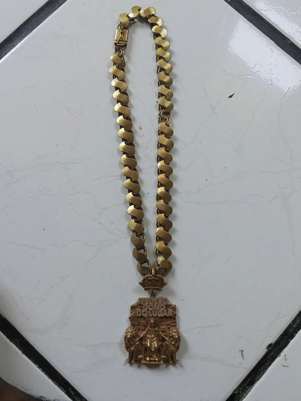 Cordão moeda antiga 