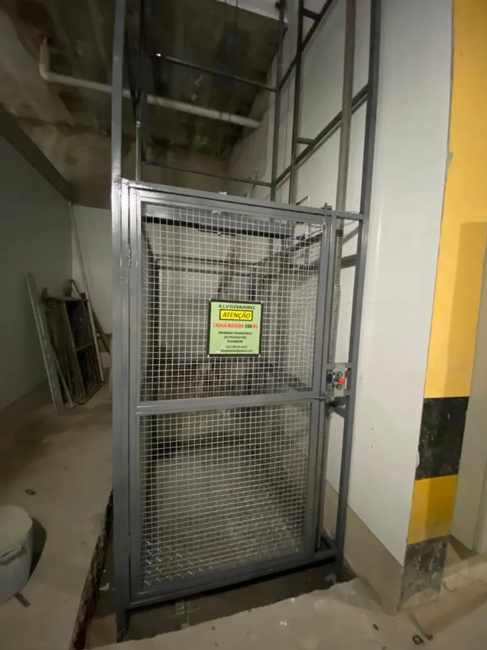 Elevadores e monta cargas