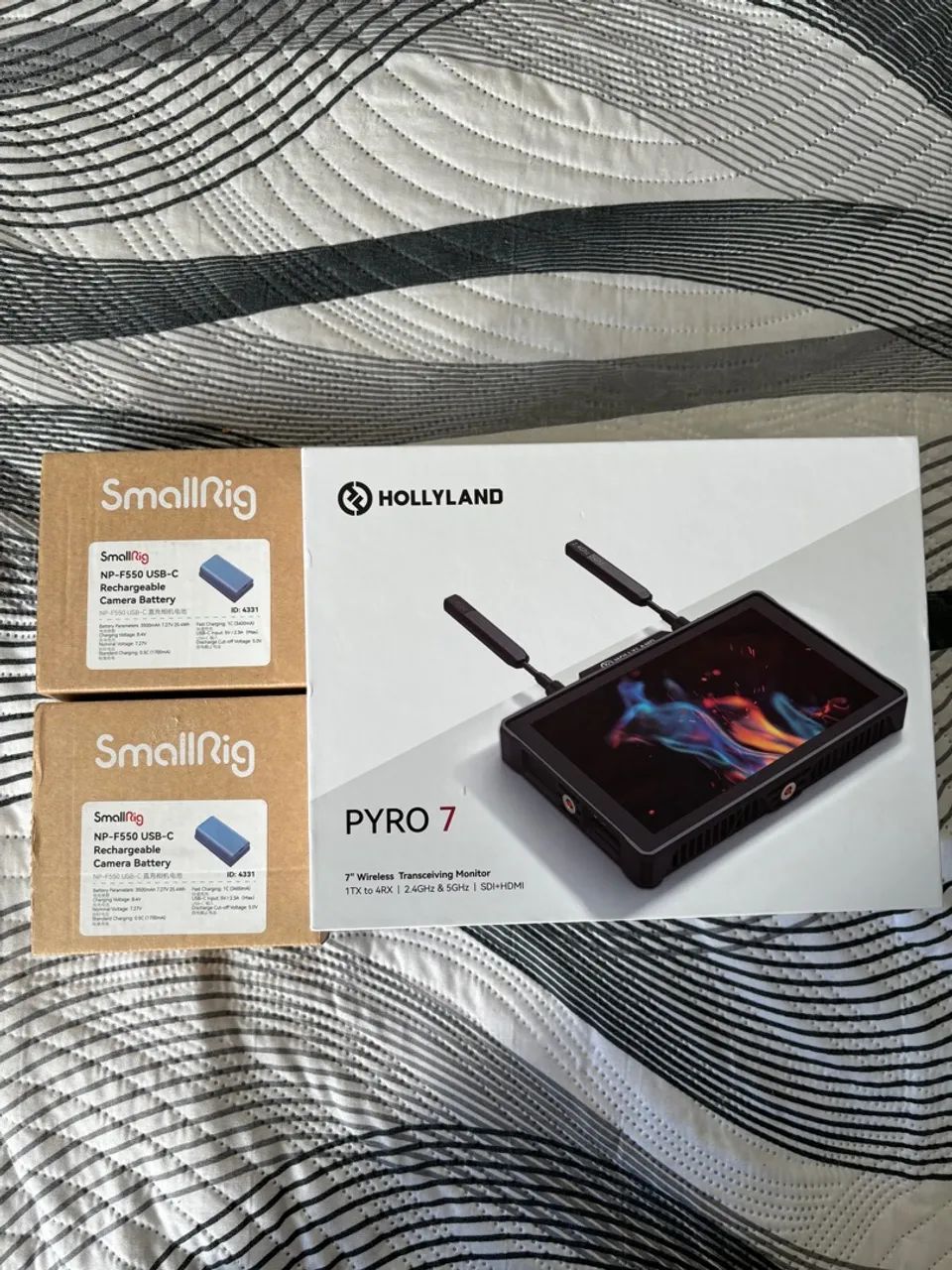 Monitor de Vídeo Hollyland Pyro 7 + 2 Baterias Smallrig NP F550