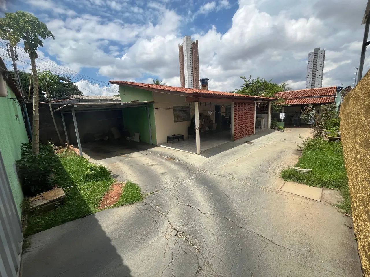 Casa a venda com 390 metros quadrados com 3 quartos no Setor Leste Universitario - Goiânia