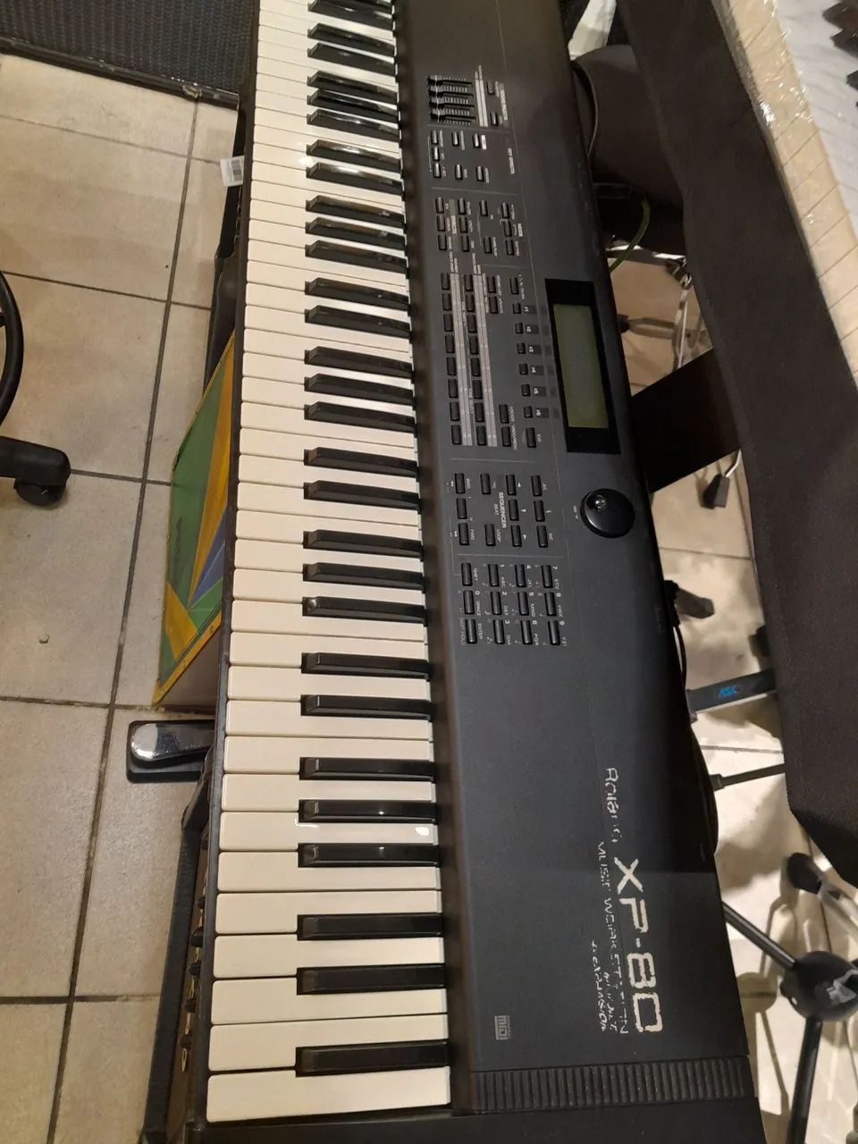 Teclado Roland XP 80 em ótimo estado de conservação  - Foto 2