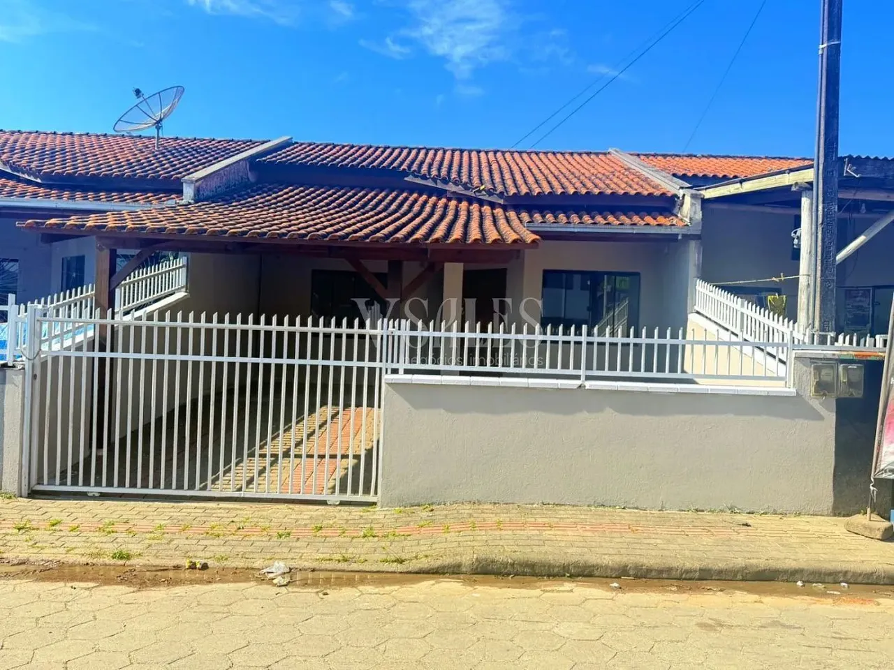 Linda casa em Itajubá, 3 min da praia, ótima localização