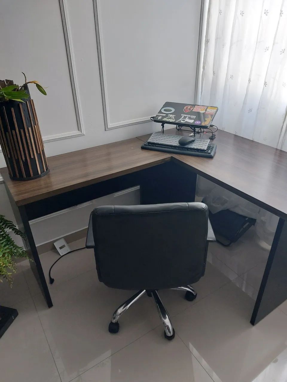 Mesa com cadeira de escritório  - Foto 2