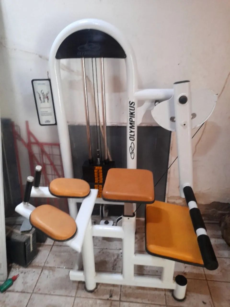 VENDO Máquina de GLÚTEO 4 APOIOS OLYMPIKUS 