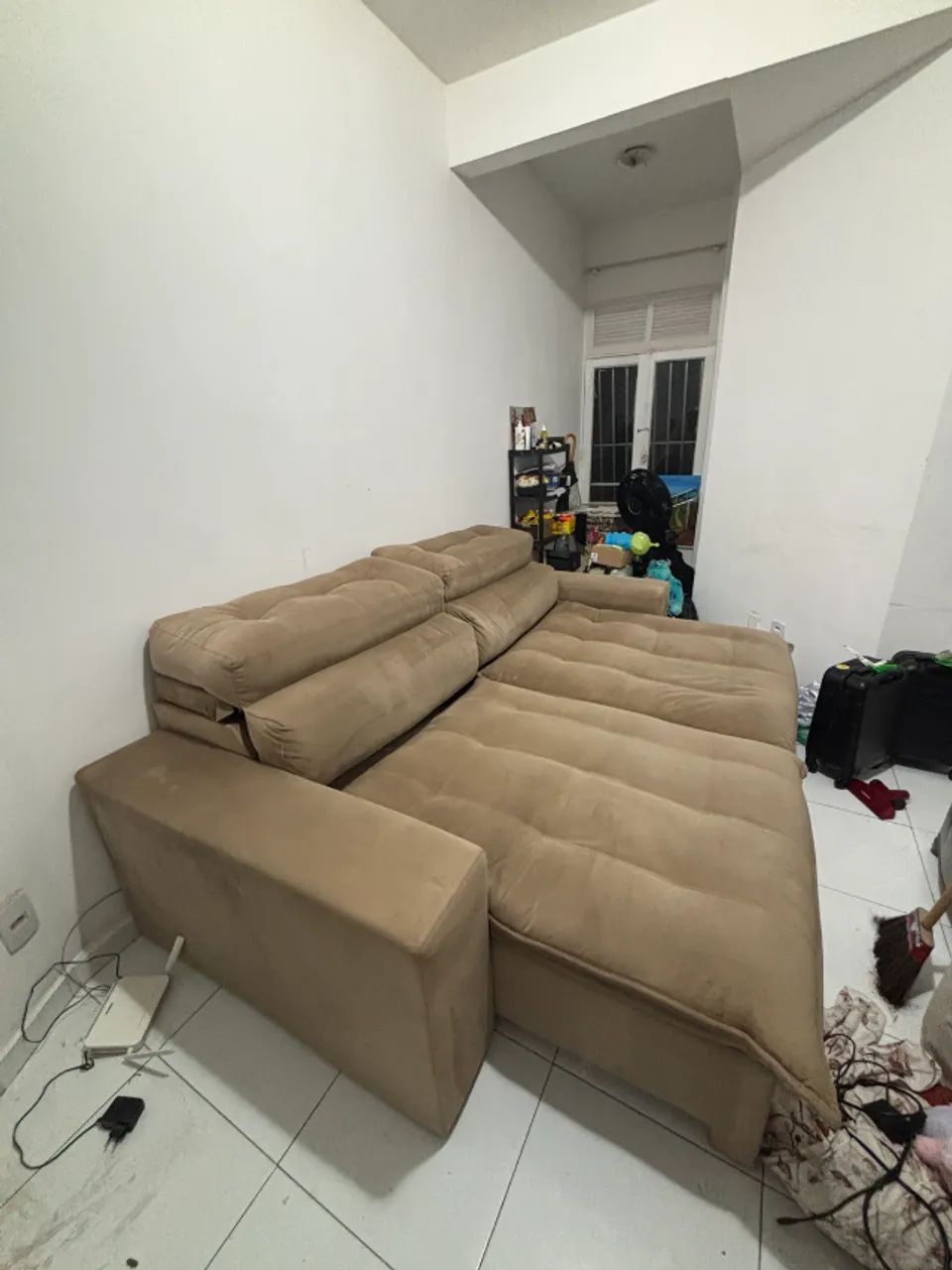 Sofá Retrátil E Reclinável 3 Lugares Suede Bege (Usado) - Foto 4